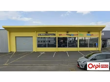 location commerce 755 m²