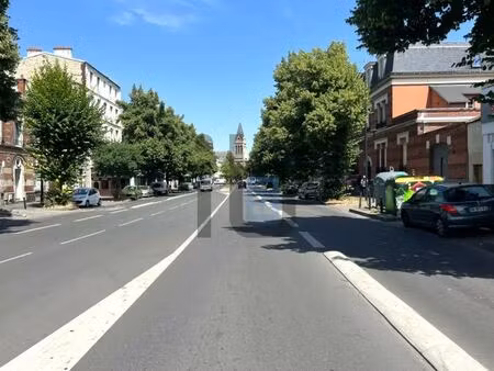 location commerce 252 m²