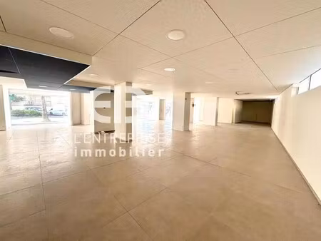 location commerce saint laurent du var 06700 394m²
