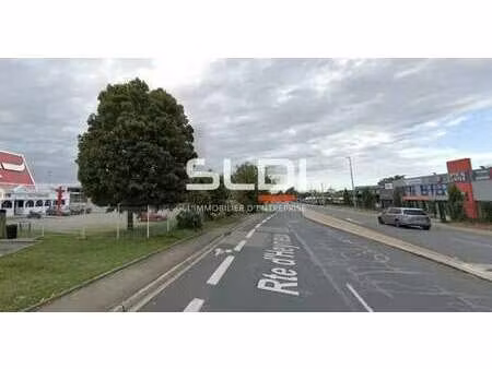 location commerce 1 014 m²