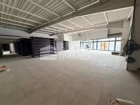 location commerce saint thibault des vignes 77400 676m²