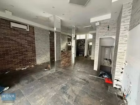 location commerce 65 m²