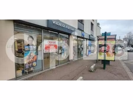 location commerce 97 m²