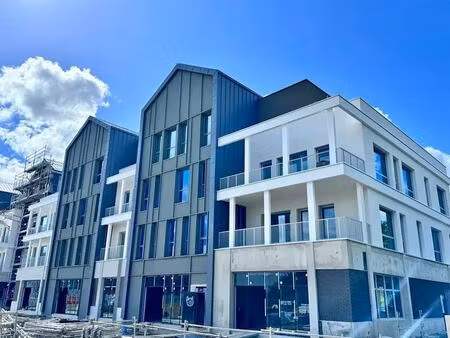 location commerce 128 m² à 2 633 m²