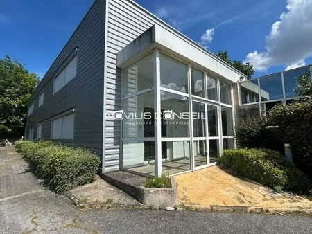 location bureaux 824 m²