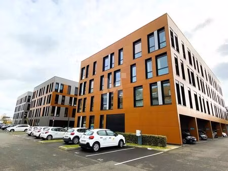 location bureaux 120 m² à 882 m²