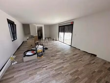 location bureaux 84 m²