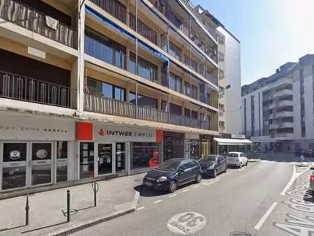location commerce 71 m²