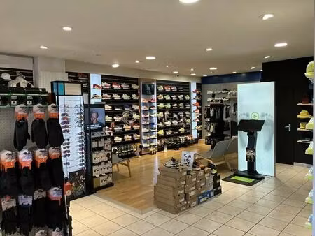 location commerce 134 m²