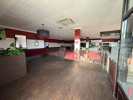 location commerce 390 m²