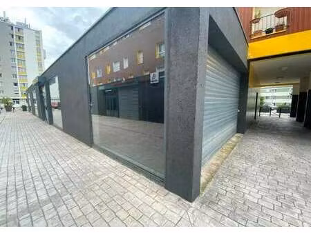 location commerce 213 m²