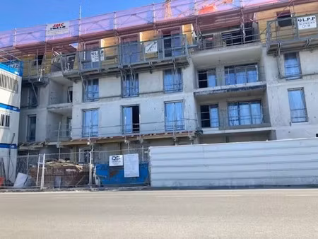 location commerce 155 m²