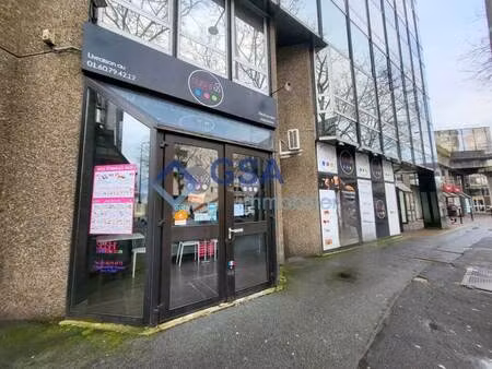 location commerce 55 m²