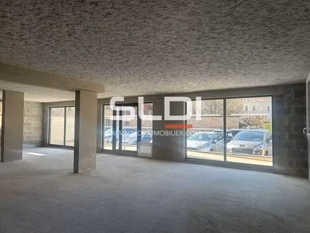 location commerce jassans riottier 01480 116m²