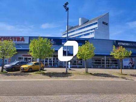location commerce maurepas 78310 409m²