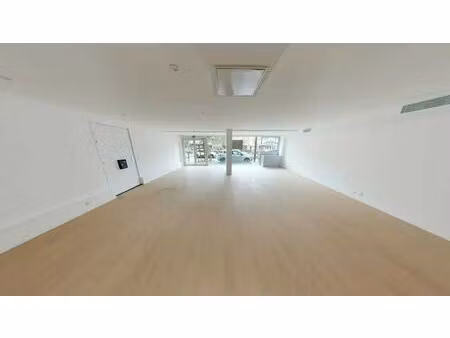 location commerce 73 m²