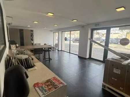 location commerce 85 m²