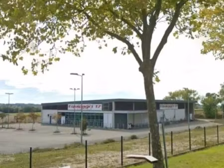 location commerce 1 400 m²