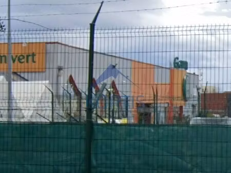 location commerce 1 014 m²