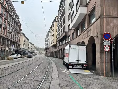 location commerce 640 m²