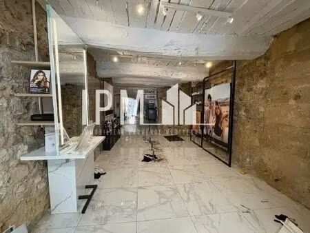 location commerce aix-en-provence 13100 150m²