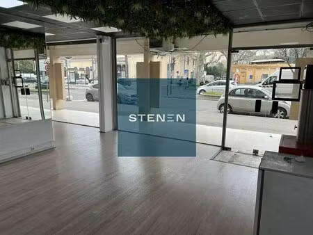 location commerce aix en provence 13100 71m²