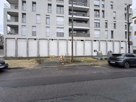 location commerce bondy 93140 330m²