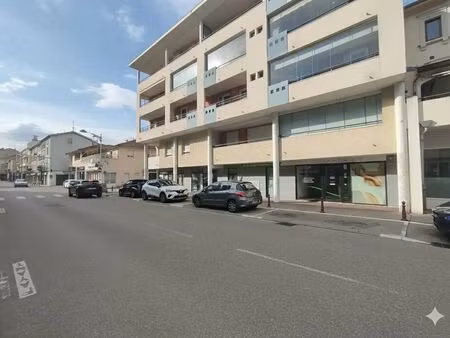 location commerce bourgoin jallieu 38300 70m²