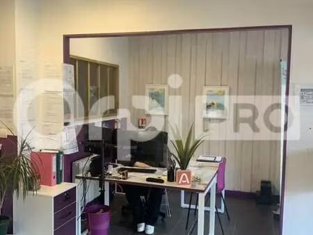 location commerce 55 m²