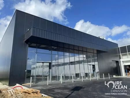 location commerce 1 000 m²