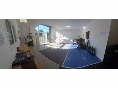 location commerce 188 m²