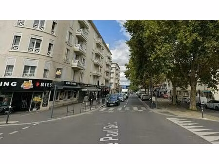 location commerce 675 m²