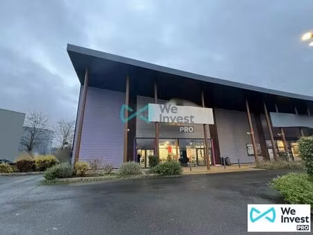 location commerce 790 m²