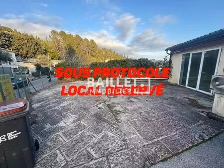 location commerce 45 m²