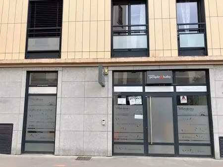 location commerce lyon 69004 104m²