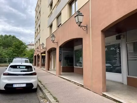 location commerce 120 m²