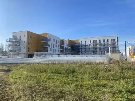 location commerce 186 m²