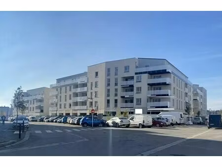 location commerce 204 m²
