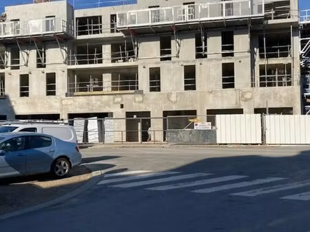 location commerce 280 m²