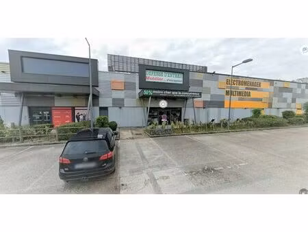location commerce 568 m²