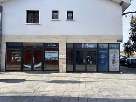 location commerce 99 m²