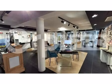 location commerce 89 m²