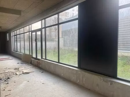 location commerce romainville 93230 213m²