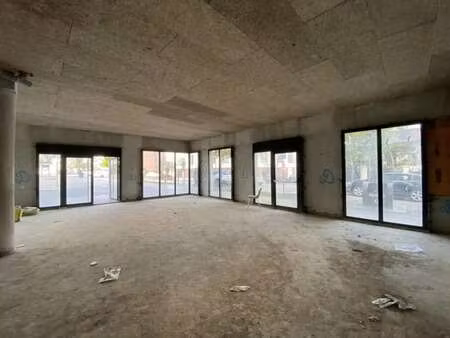location commerce 131 m²