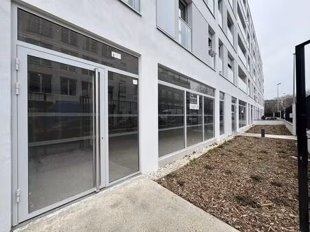 location commerce saint-maurice 94410 311m²