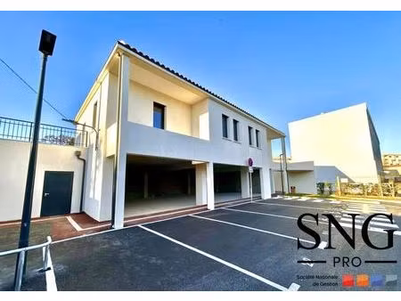 location commerce 137 m²