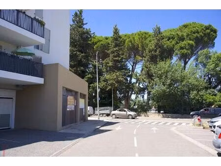 location commerce tourves 83170 200m²