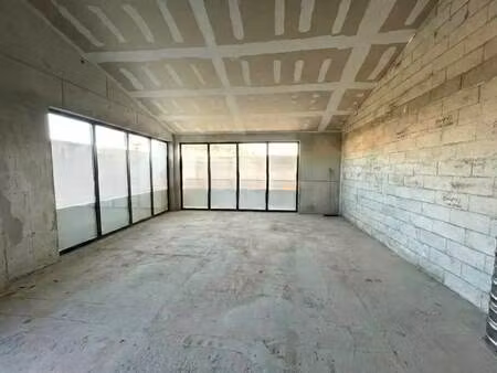 location commerce 176 m²