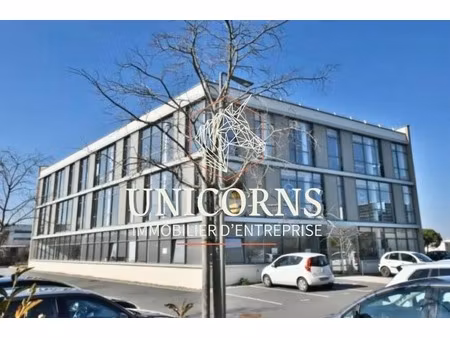 location bureaux 146 m² à 300 m²