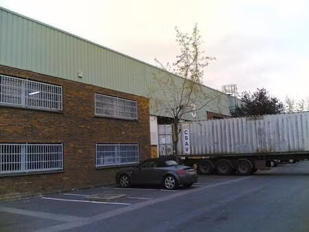 location local d'activités 650 m²